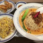 中国ラーメン 揚州商人 - 冷しタンタン麺（大盛） 半炒飯半餃子Ｓ