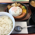 松屋 - 鉄皿うまトマエッグハンバーグセット(税込640円)