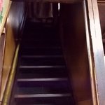 津多屋 - ２階へ上がる階段