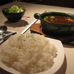松尾ジンギスカン - ラムステーキのスープカレー　1480円　（中辛、ライスはサービスの大盛り）サラダ付
