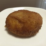 粉とクリーム - 惣菜パソはカレーかウインナーにかぎる。  手ごろなお値段、カレーみっちり。イイね！  自宅にて