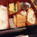 郷土料理たるや - （2016/7　訪問）日替弁当、アップ。たっぷりのおかずは既製品かと思しきものがチラホラ。