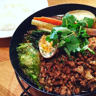 ランチはポトフスープを使ったたっぷり野菜とひき肉のカレー