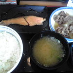 吉野家 - 2010/10/07 牛鮭定食500円704kcal