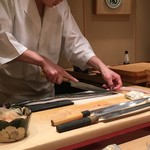 すし家 - 2016年6月18日　天然ウナギをさばく