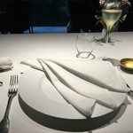 レフェルヴェソンス - 2人並んでのテーブルセッティング