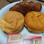 ブーランジェリー カワ - クロワッサン  メロンパン(左)  こしあげパン(右)