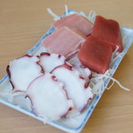 金沢食堂 - マグロとタコの２点盛り（５００円）２０１６年７月