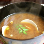 日の出 - 留椀・蛤赤味噌仕立て（蛤、木の芽）