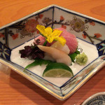 日本料理 たかむら - イシカゲ貝　噴火湾本マグロ