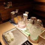 松尾ジンギスカン - ランチのドリンクバーコーナー