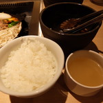 松尾ジンギスカン - ライス（品種：ゆめぴりか）とスープ