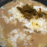 博多とんこつ 天神旗 - 最後はやっぱりごはん投入！、d(^_^o)