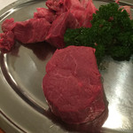 ステーキハウス バロン - 削られた肉と芯の部分(^^)