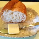 食房エスト - 温められたバゲット