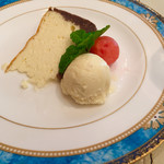 ビストロ ひげシェフ - チーズケーキ  ミルクアイス