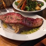 東京ブッチャーズ - 肉屋のポテトサラダ★
            もはやポテトが見えないほどベーコンで覆い尽くされてる！