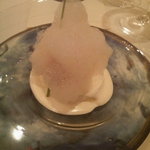 リストランテASO - フレッシュチーズのムース、苺のコンポート、ラズベリーのシャーベットレモングラスの泡と共に