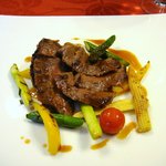 白金甚夢迎賓館 - 和牛のタリアータ　蜂蜜とローストガーリックのソース