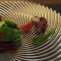 ラ・レゾナンス - バジルソースとプチトマトのピクルスが絶妙。