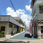 石垣島泡盛ゼリー本舗 - ユーグレナカフェの向かい
      ユーグレナモールの端から撮影