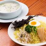 Wasshoi - つけめん　スープは塩・味噌・醤油から、麺は1玉か2玉から選べます。