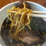 八幡だんちょうてー - 醤油らーめん濃口 麺