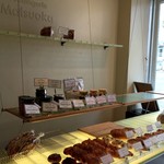 boulangerie Matsuoka - 店内もオサレな色使いでス・テ・キ