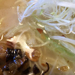海海らーめん - 初めて味わう豚骨スープでした。