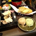 Satsumaimo - 揚げ物は素材を選んで渡したら揚げたてがテーブルに
                        届きます♪サクサクで美味しい！