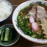 食堂ヒラグシ - チャーシュー麺６５０円とライス１５０円《2016年7月現在はチャーシュー２枚増量に(笑)》