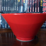 まるしん - 「ラーメン」背の高い円錐形の器