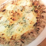 FARM CAFE orta - ４種のチーズのピッツァ