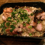 魚酎 - 鶏の炙りモモ580円