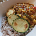 NEW！夏野菜たっぷり　黒豆ごはんのキーマカレー（サラダ・ドリンク付）820円