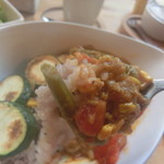 豆乳とおまめのカフェ　まめ家 - NEW！夏野菜たっぷり　黒豆ごはんのキーマカレー（サラダ・ドリンク付）820円
