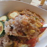 豆乳とおまめのカフェ　まめ家 - NEW！夏野菜たっぷり　黒豆ごはんのキーマカレー（サラダ・ドリンク付）820円