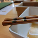 豆乳とおまめのカフェ　まめ家 - お箸もお豆さん（どんぐり）