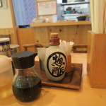 たちばな家 - テーブルの調味料（2016/7）