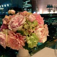 アラスカ 日本プレスセンター店 - 素敵な花がお出迎え