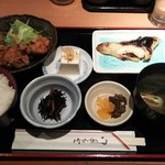 Koto - （2016/7  訪問）焼魚膳、950円。この日はメヌケ西京焼きと鶏から揚げ。から揚げは注文が入ってから揚げてくれるので熱々サクサク。