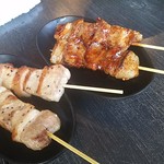 ありがとう - 左：トントロの塩！１本１４０円、右：豚のほっぺのタレ１４０円（各々税別201607撮影）