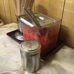 丸星ラーメン - 卓上の調味料