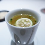 リストランテ ドゥエ フィオーリ - 雉と鶏節のブロード アイナメ 冬瓜 タラゴン 