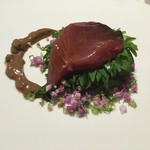 レフェルヴェソンス - 上昇～　上り鰹の昆布締め、栄螺と黒にんにくのエミュルション、紫蘇の葉と花、コンブチャで発酵させたセロリと発酵乳
      