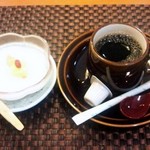 音羽鮨 - デザート(杏仁豆腐）コーヒ