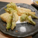 ぎをん 遠藤 - 16年3月　筍と山菜の天ぷら
      