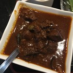 ヌワラ カデ - マトンカレー