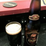 スリランカのお酒 ライオン(スタウト)ビール 600円(税込)