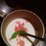 焼肉みずの - 杏仁豆腐　（赤いのはすいかやで！）